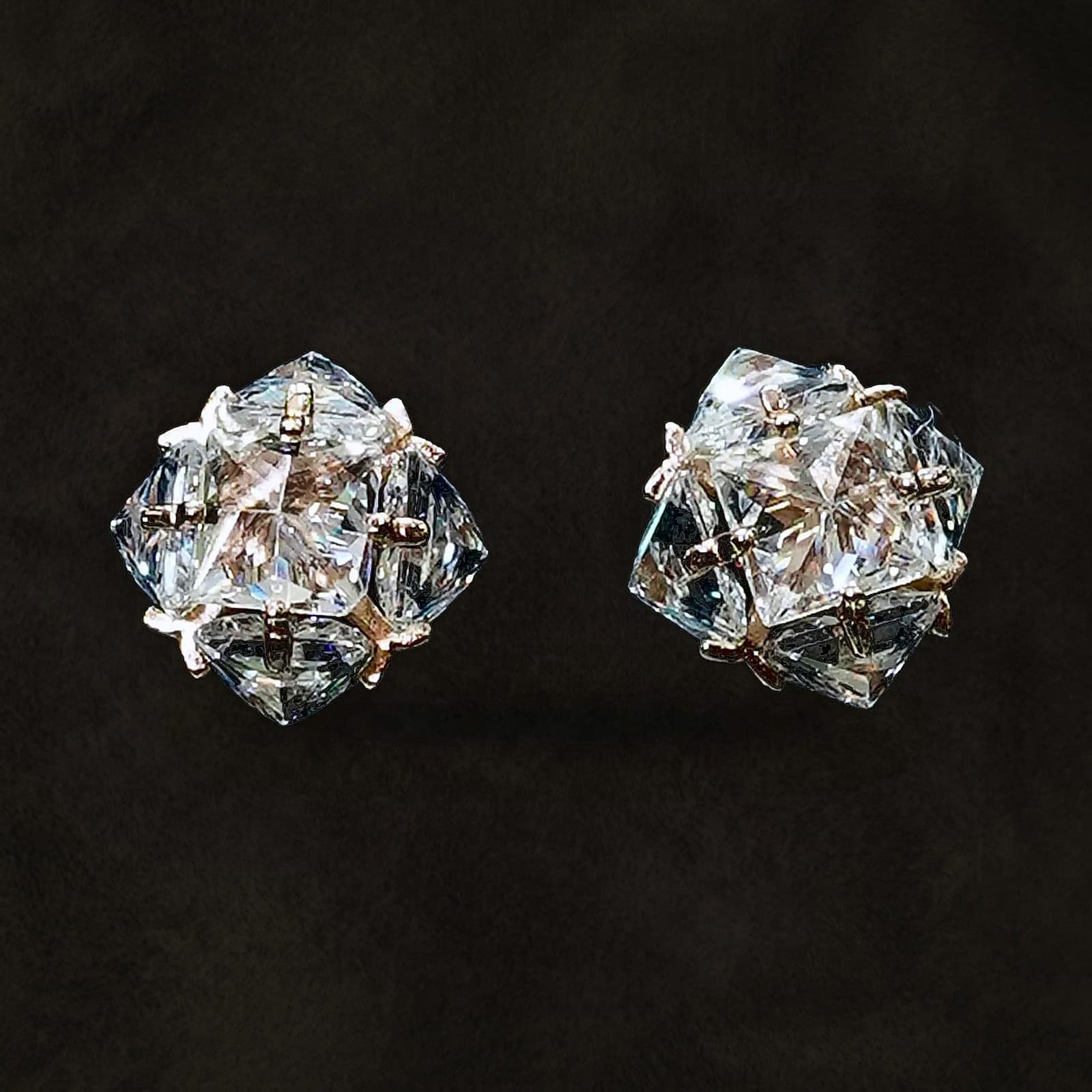 Halo Solitaire Stud
